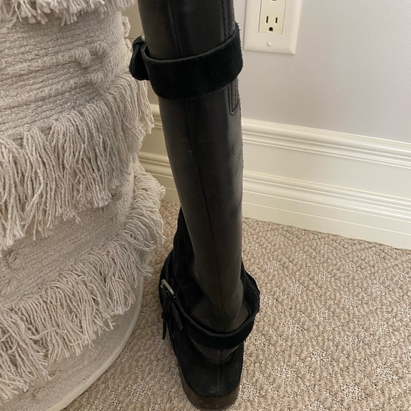 UGG size 8 Black boots - Picture 2 of 5